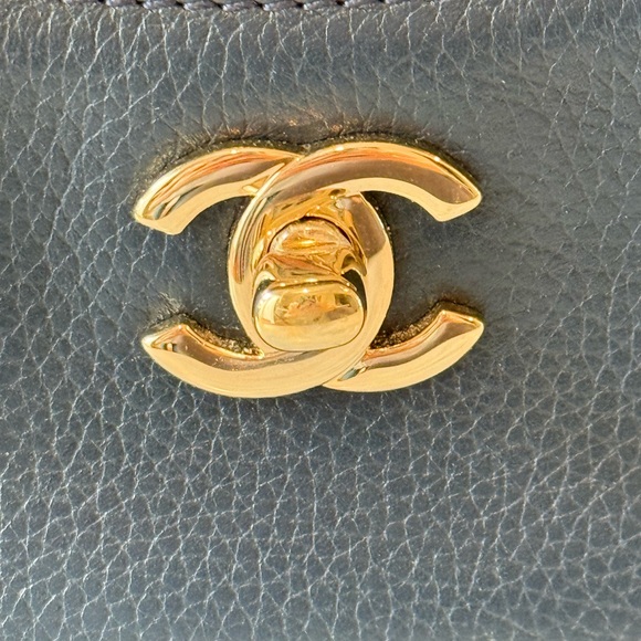 Chanel mini Neo Executive tote. Authenticity card, box and dust bag included. - Picture 4 of 6